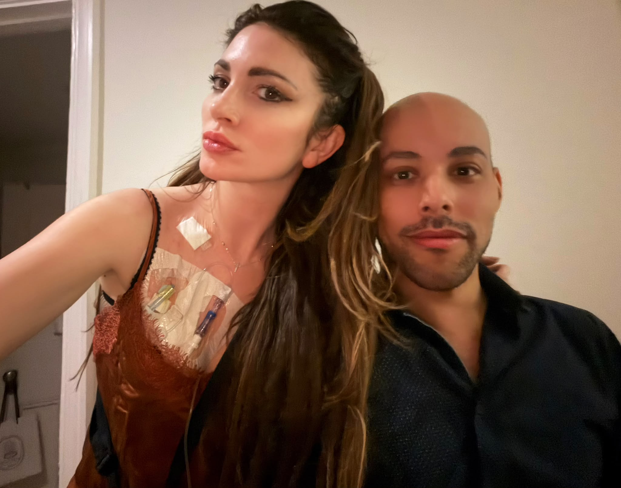 Elle with a friend